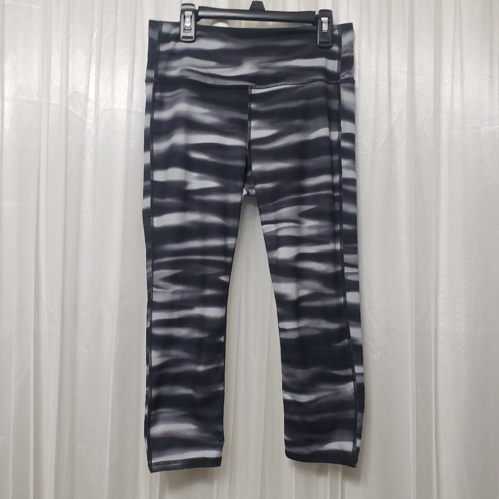 Athleta Sz S High Rise Chaturanga Capri